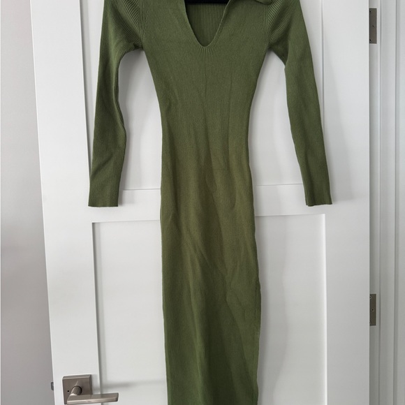 Petal & Pup Green Ribbed Bodycon Dress V-Neck Long Sleeve - Picture 2 of 4